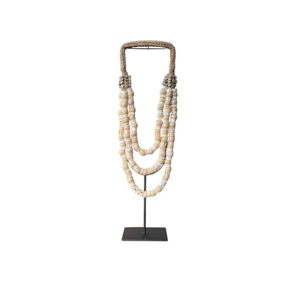 Kralenketting op standaard Bali beige
