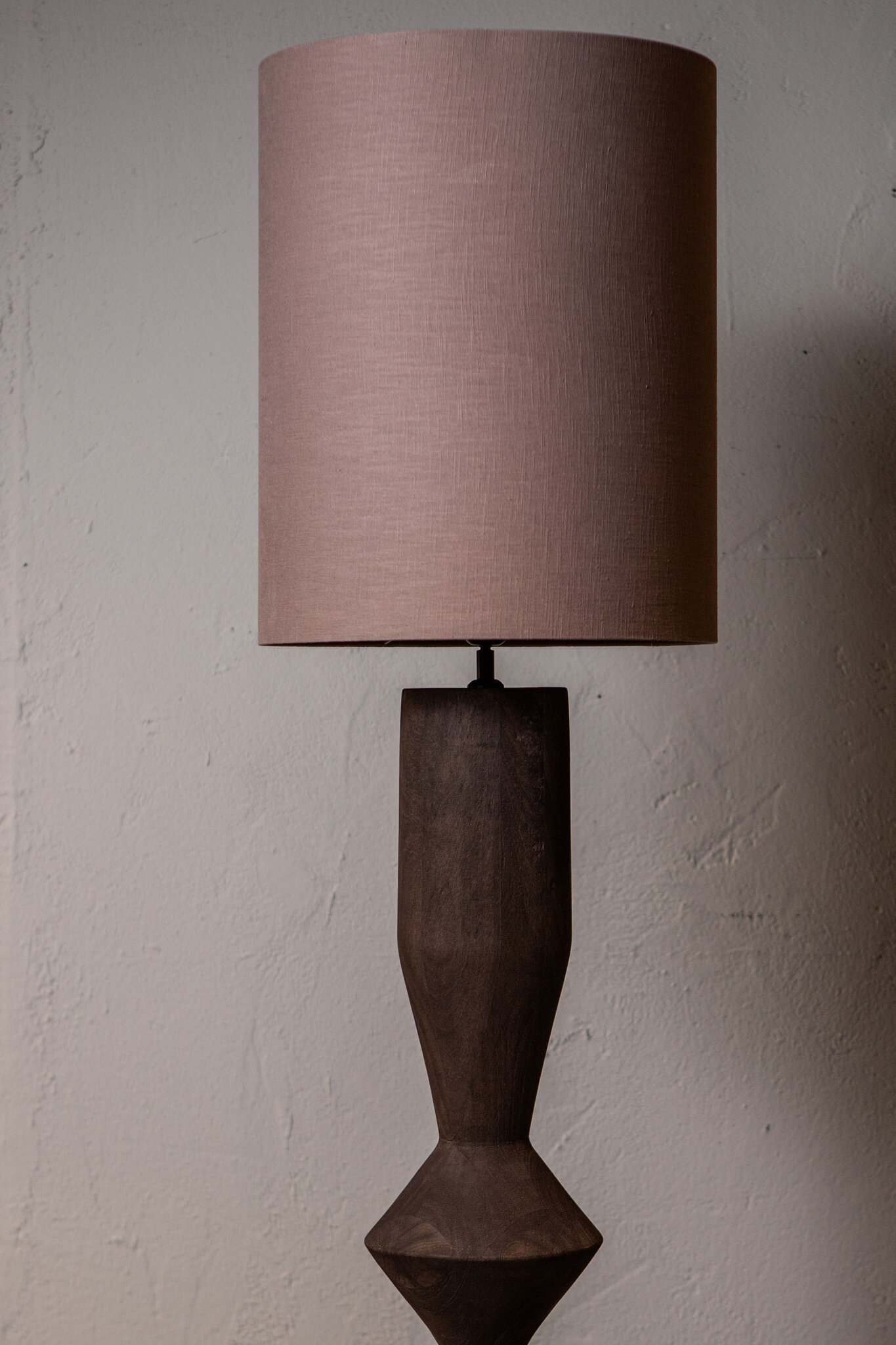 PTMD Elaine Brown Mango Houten Ronde Vloerlampvoet - Afbeelding 6