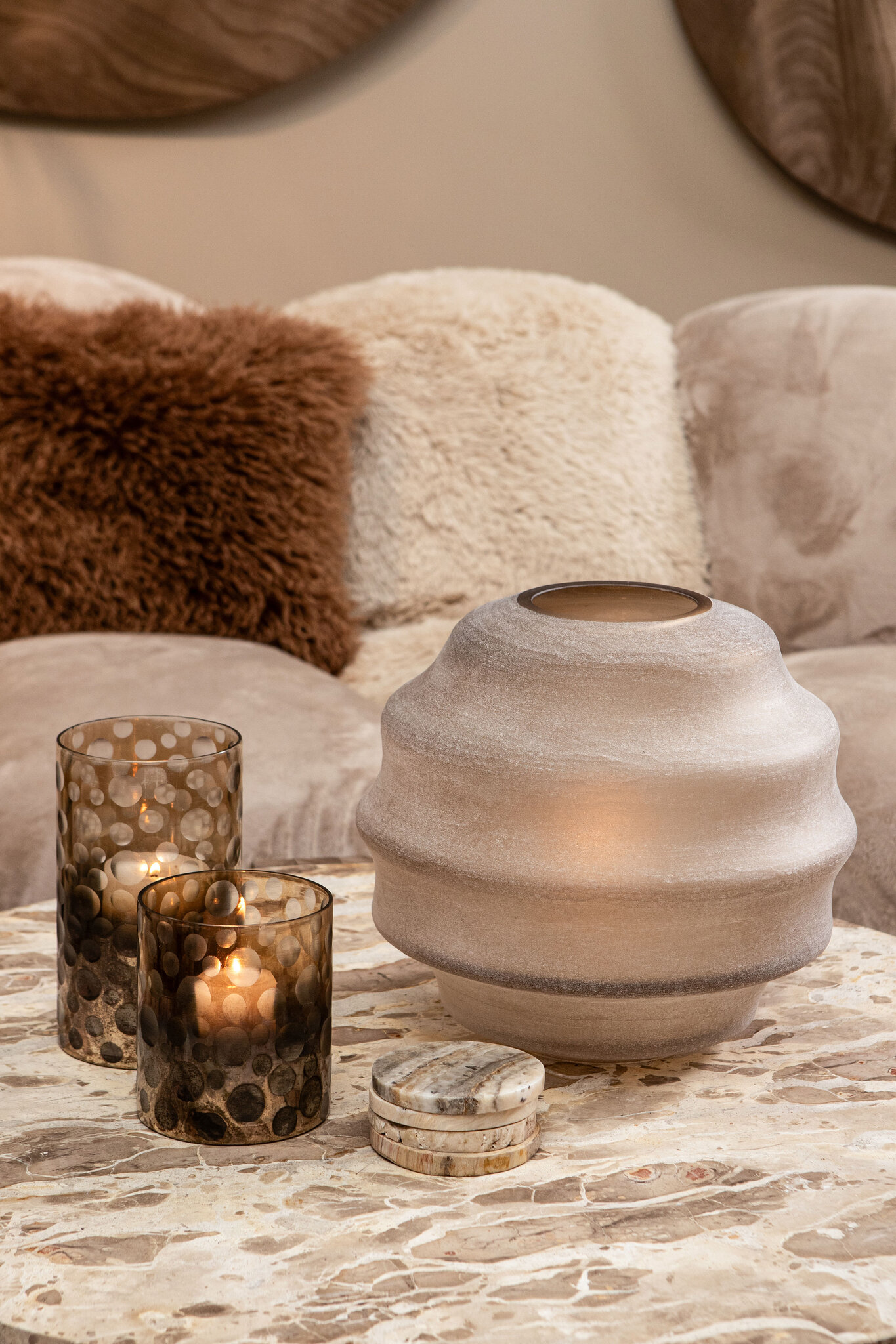PTMD Elladie beige lage ronde gelaagde glazen vaas - Afbeelding 15