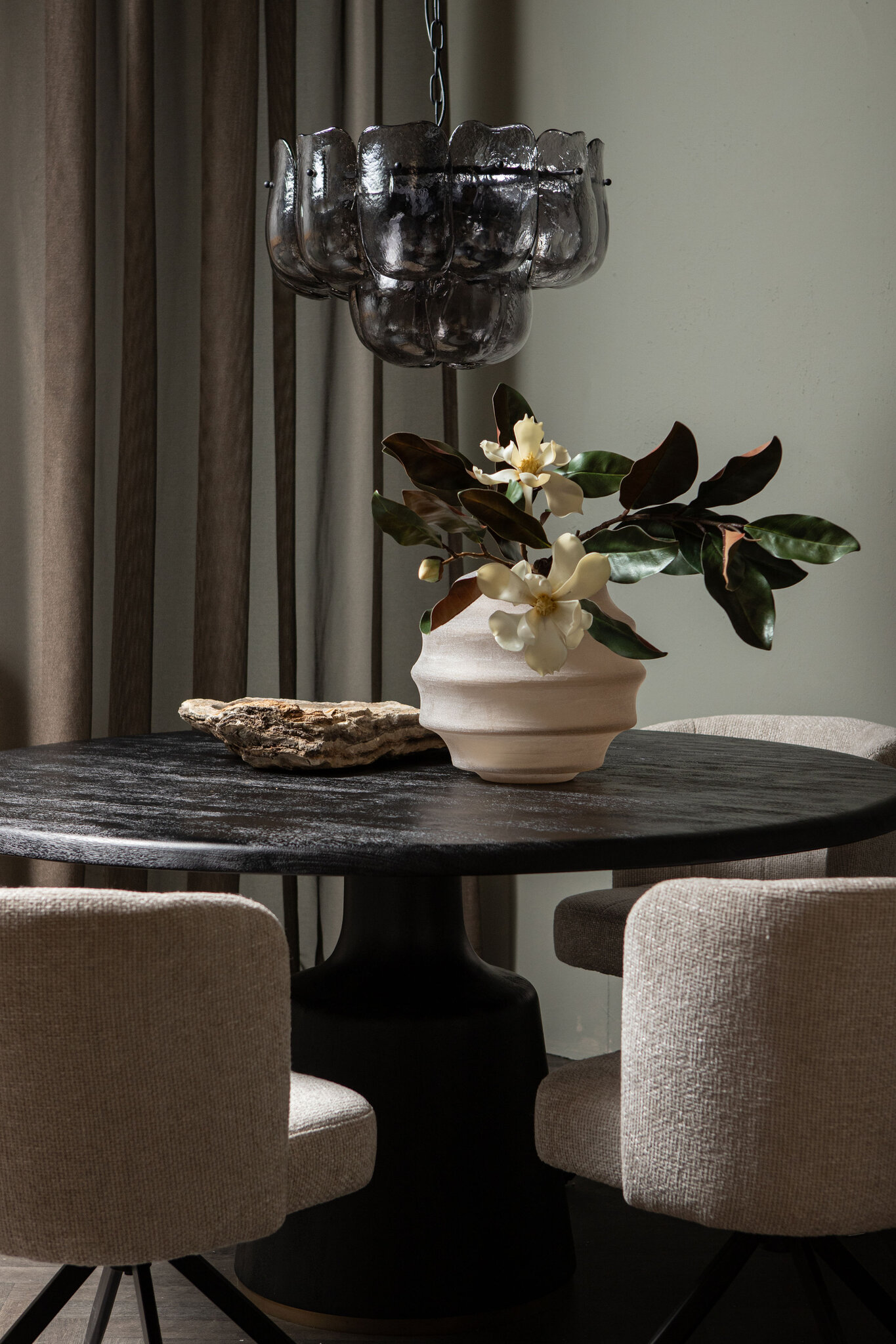 PTMD Elladie beige lage ronde gelaagde glazen vaas - Afbeelding 6