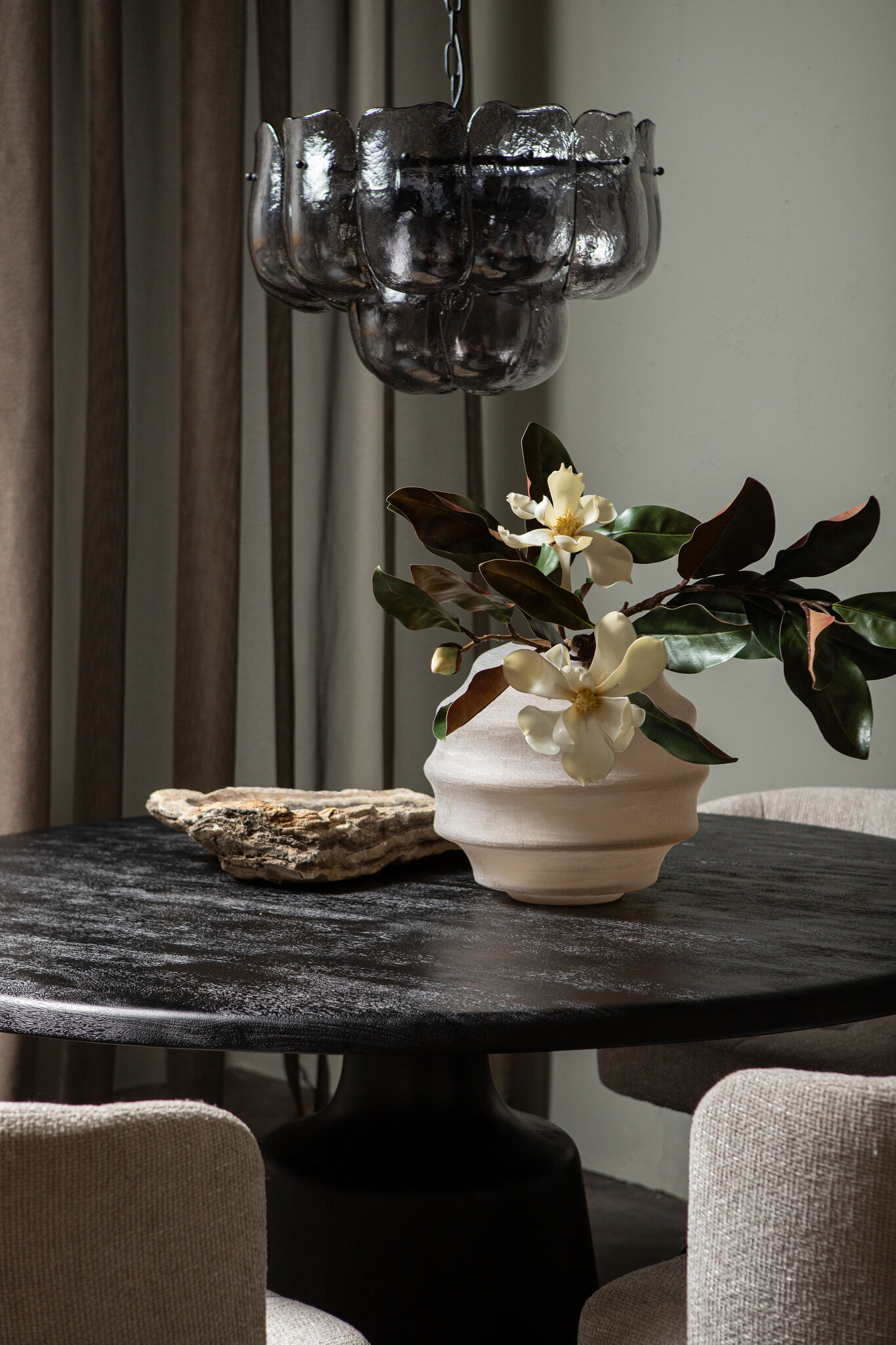 PTMD Elladie beige lage ronde gelaagde glazen vaas - Afbeelding 7