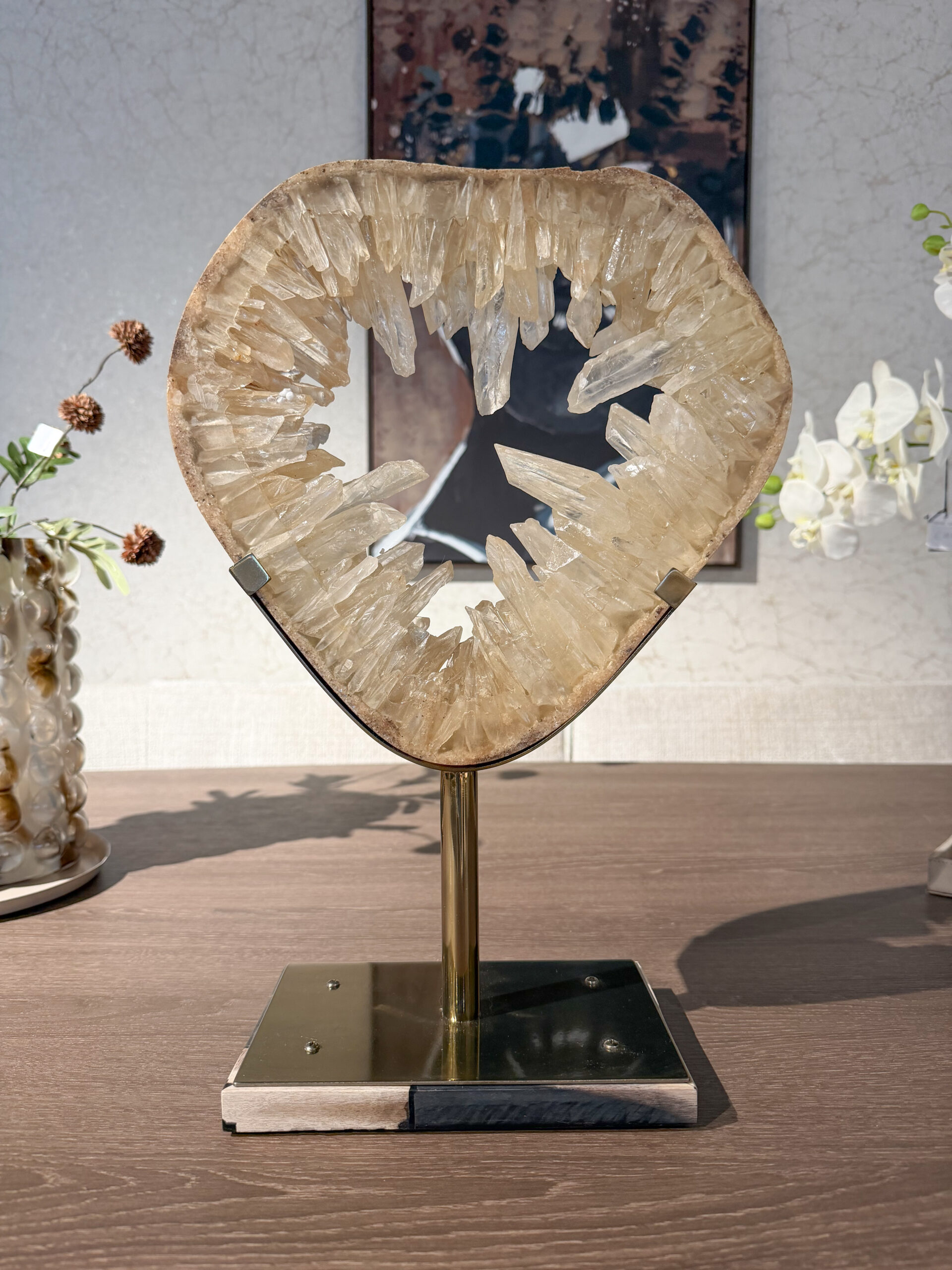 Bergkristal op voet 43x29cm